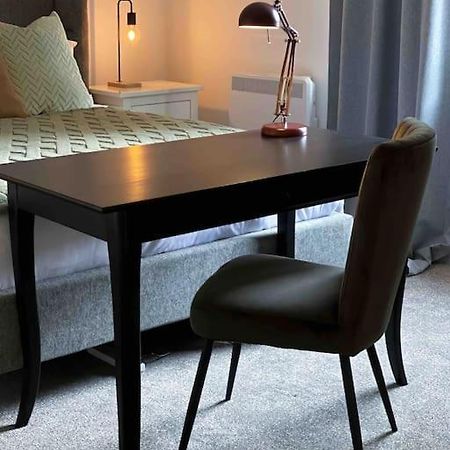 Modern Flat Near Train Station With Free Parking CBG Exterior foto