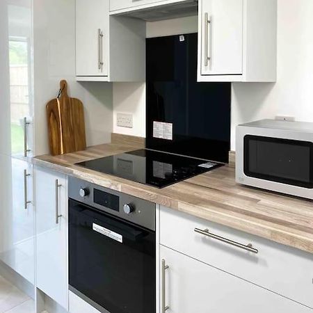 Modern Flat Near Train Station With Free Parking CBG Exterior foto