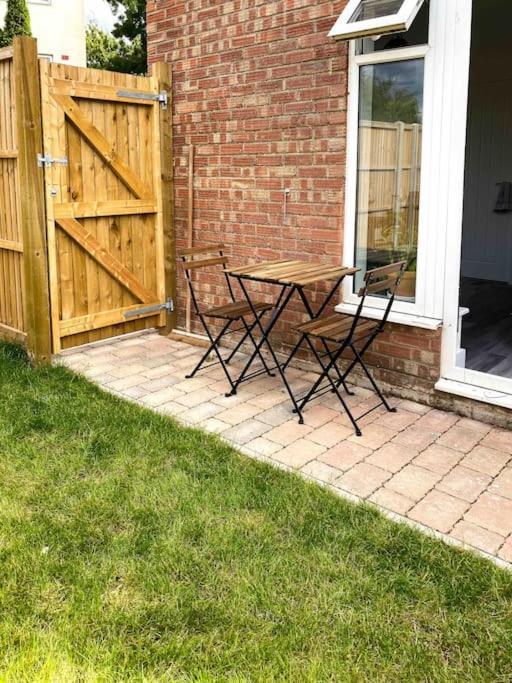 Modern Flat Near Train Station With Free Parking CBG Exterior foto