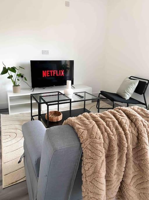 Modern Flat Near Train Station With Free Parking CBG Exterior foto