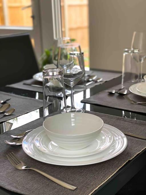 Modern Flat Near Train Station With Free Parking CBG Exterior foto