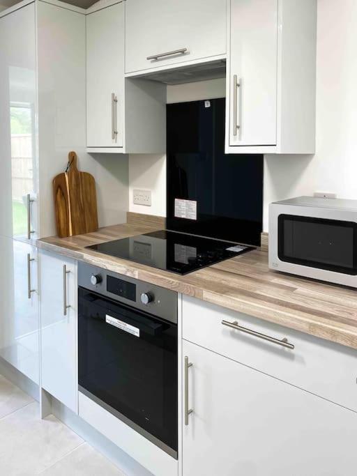 Modern Flat Near Train Station With Free Parking CBG Exterior foto