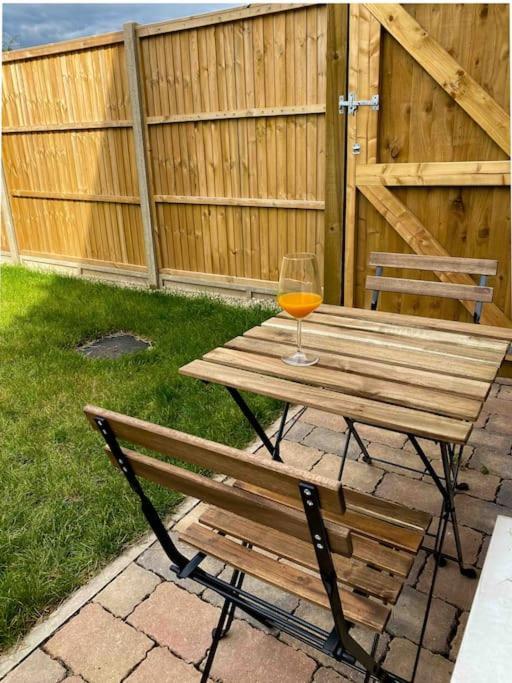 Modern Flat Near Train Station With Free Parking CBG Exterior foto