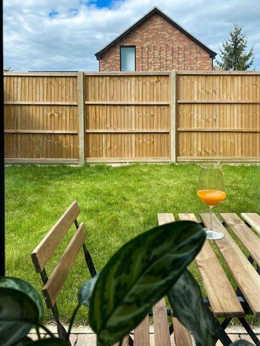 Modern Flat Near Train Station With Free Parking CBG Exterior foto