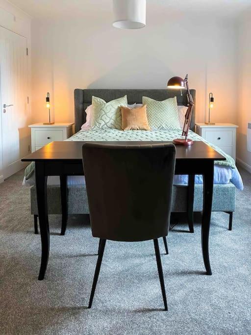 Modern Flat Near Train Station With Free Parking CBG Exterior foto