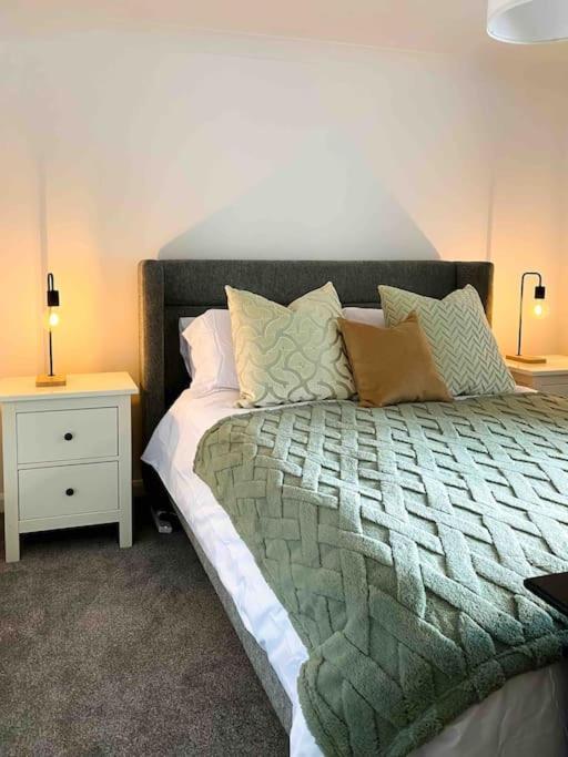 Modern Flat Near Train Station With Free Parking CBG Exterior foto